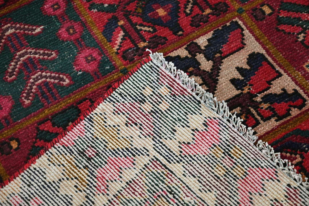red Medium rug 6' 2" x 9' 0"