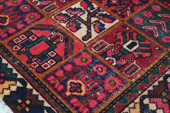 red Medium rug 6' 2" x 9' 0"