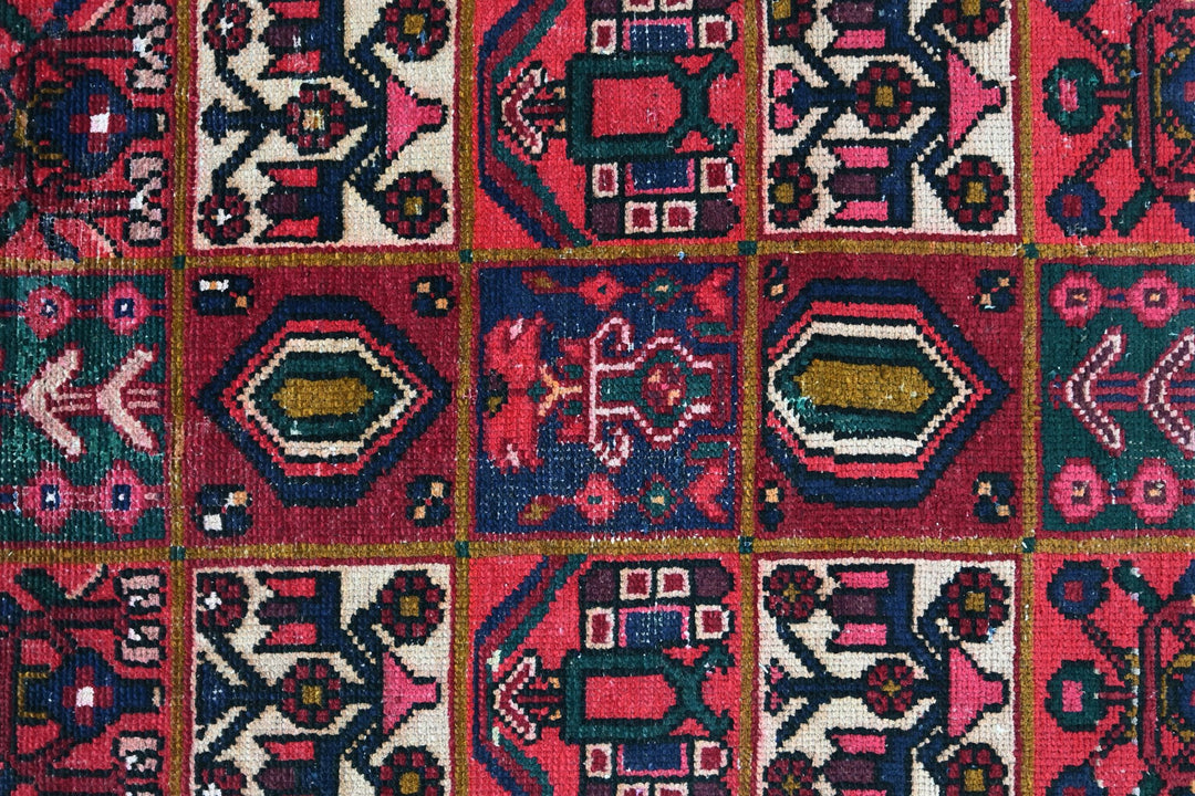 red Medium rug 6' 2" x 9' 0"