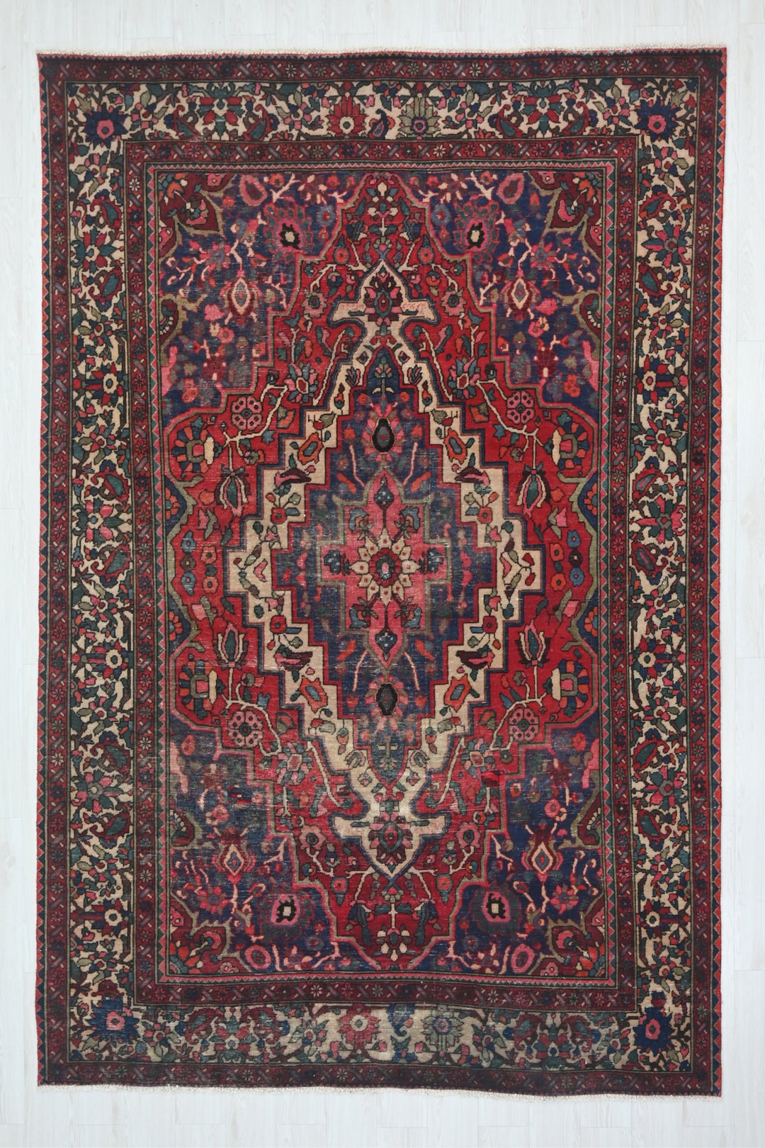 red Large rug 6' 9" x 9' 11"
