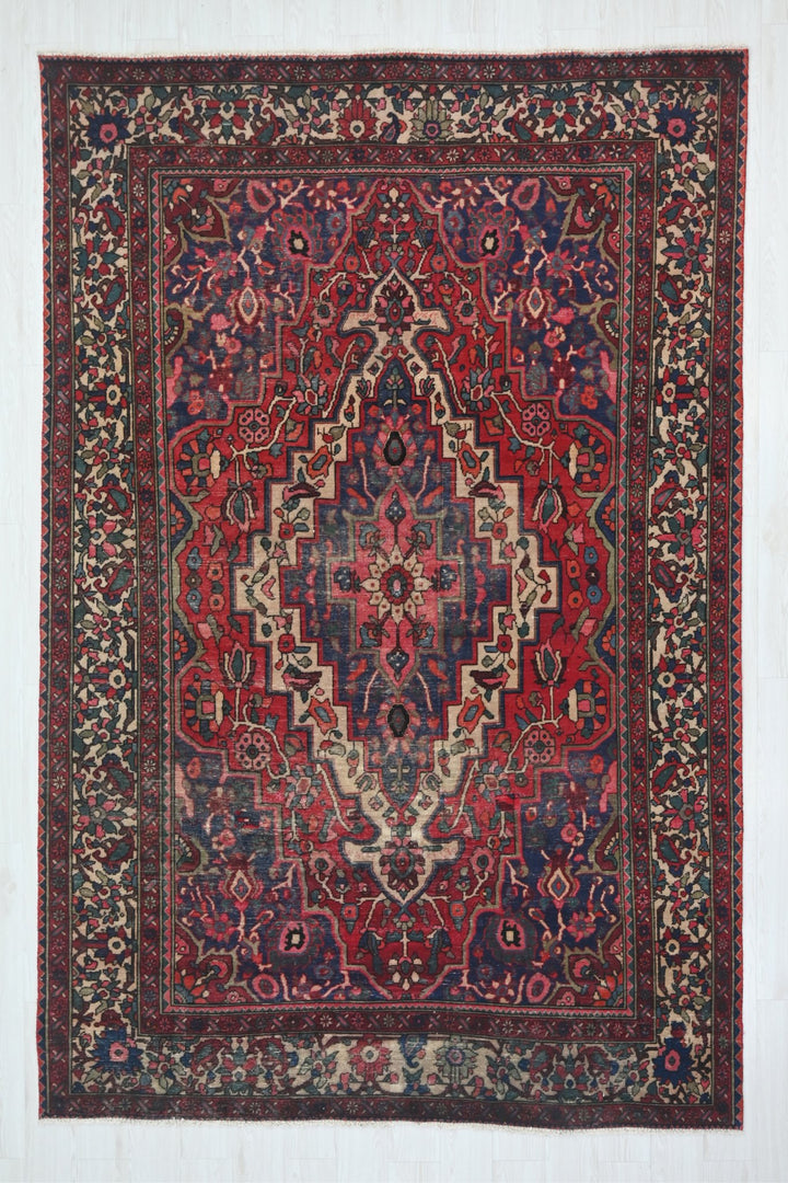 red Large rug 6' 9" x 9' 11"