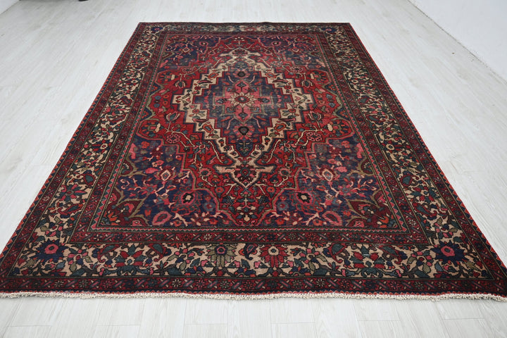 red Large rug 6' 9" x 9' 11"
