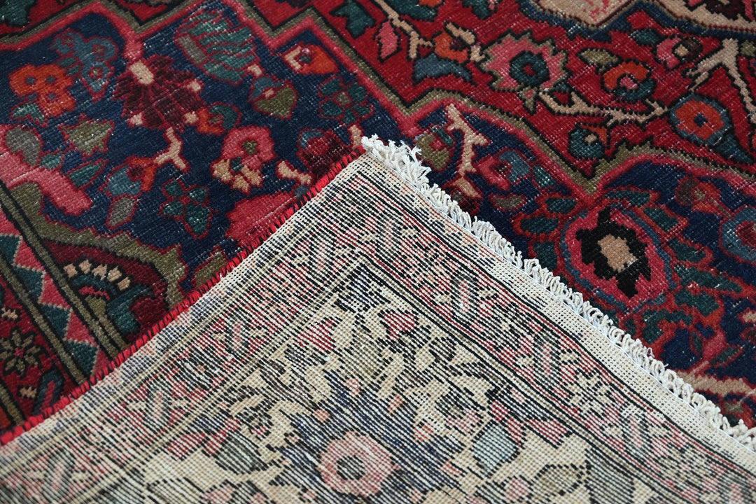 red Large rug 6' 9" x 9' 11"