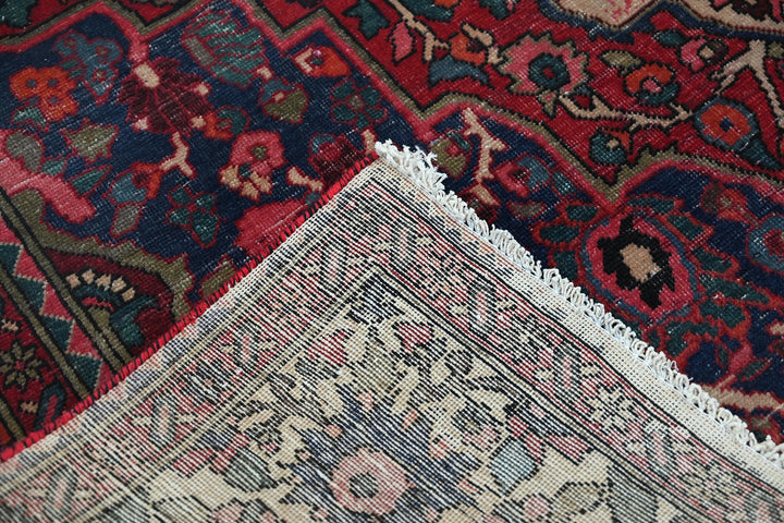 red Large rug 6' 9" x 9' 11"