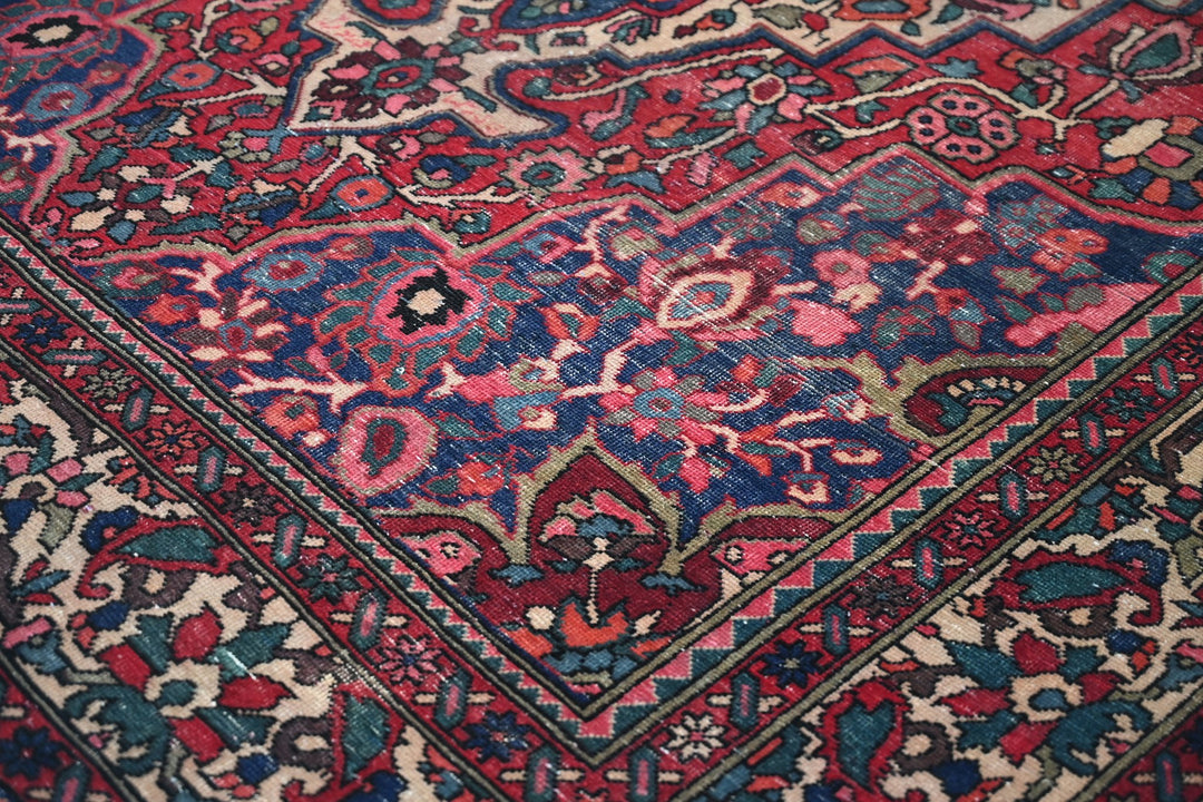red Large rug 6' 9" x 9' 11"