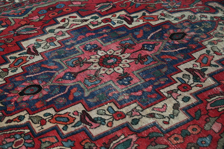 red Large rug 6' 9" x 9' 11"