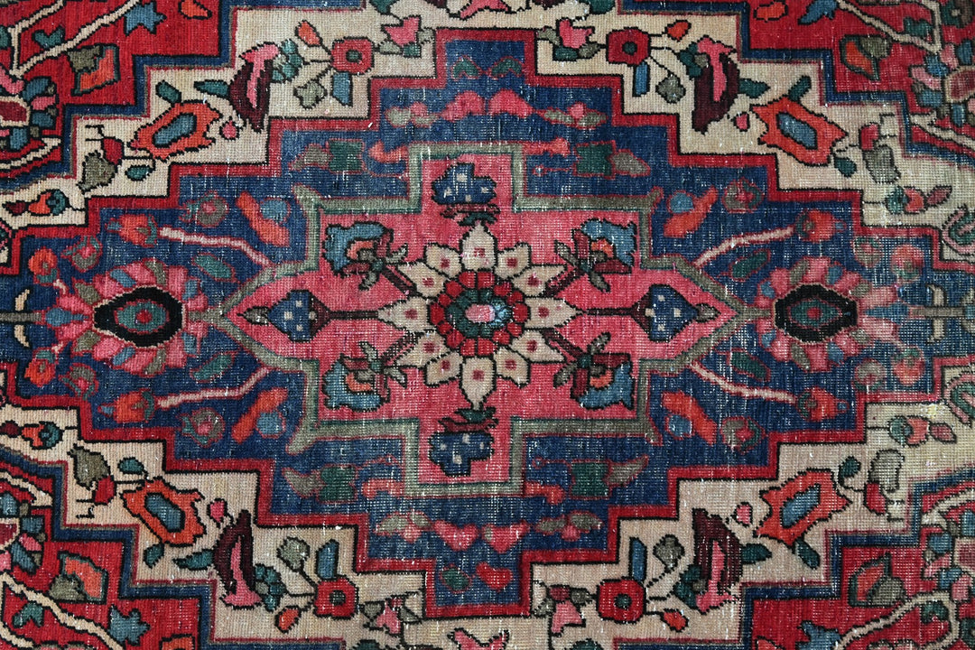 red Large rug 6' 9" x 9' 11"