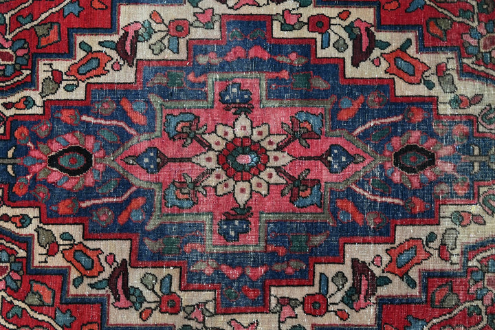 red Large rug 6' 9" x 9' 11"