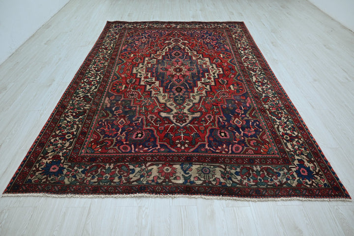 red Large rug 6' 9" x 9' 11"