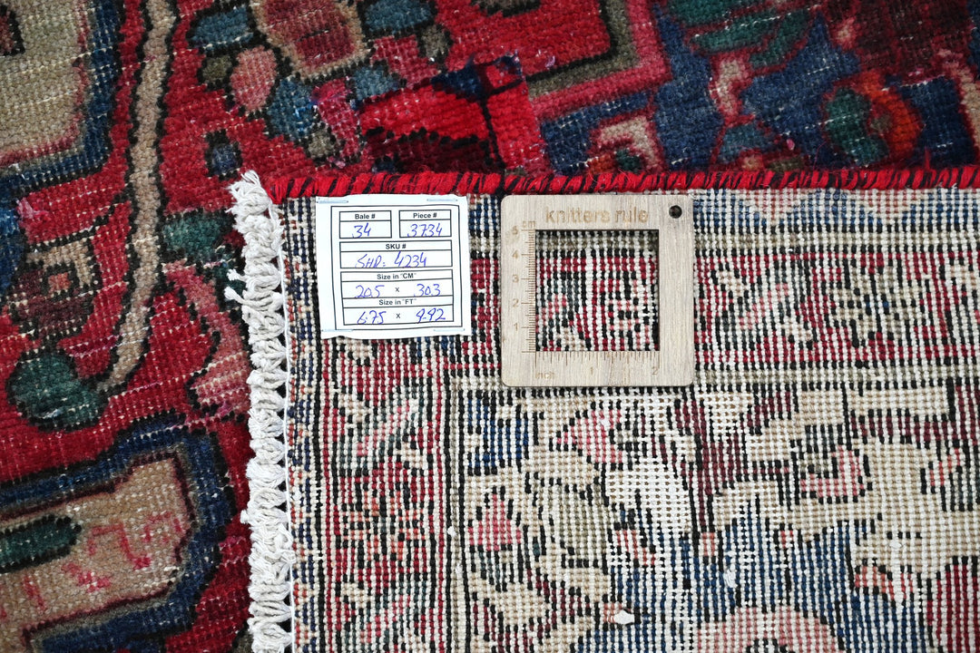 red Large rug 6' 9" x 9' 11"