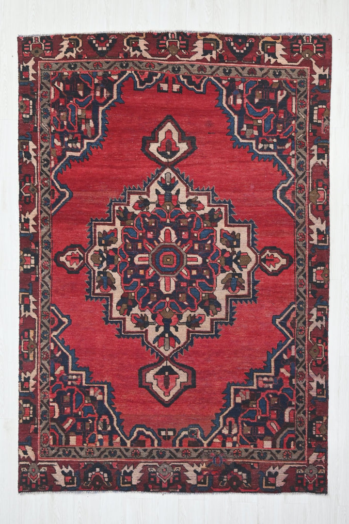 red Medium rug 5' 10" x 9' 1"