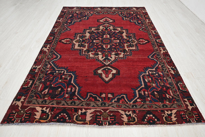 red Medium rug 5' 10" x 9' 1"