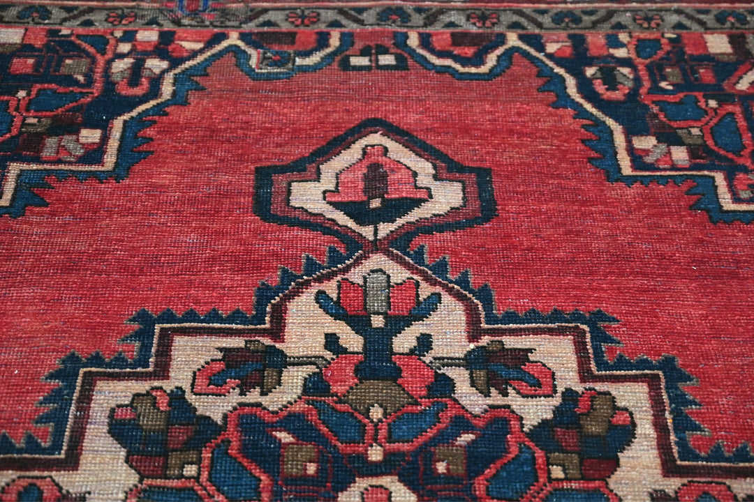 red Medium rug 5' 10" x 9' 1"