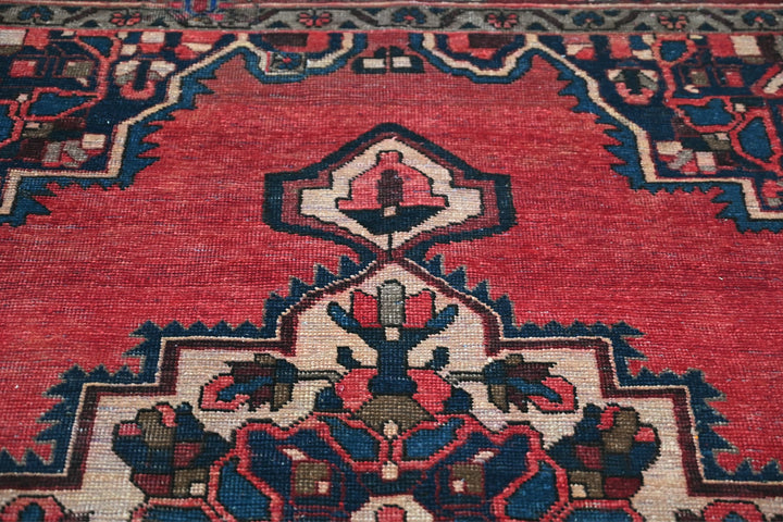 red Medium rug 5' 10" x 9' 1"