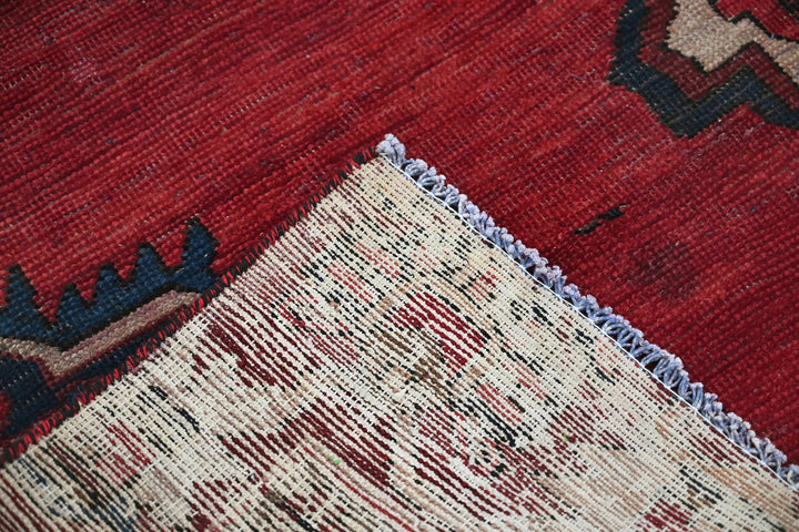 red Medium rug 5' 10" x 9' 1"