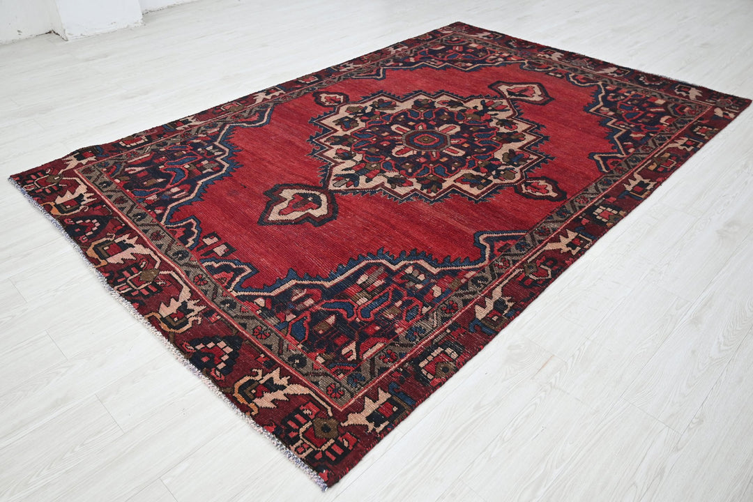 red Medium rug 5' 10" x 9' 1"