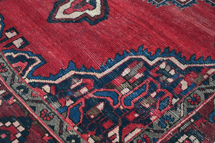 red Medium rug 5' 10" x 9' 1"
