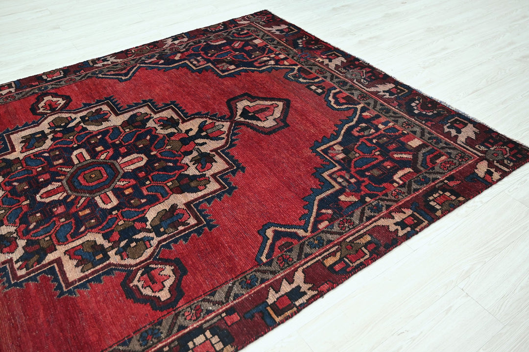 red Medium rug 5' 10" x 9' 1"