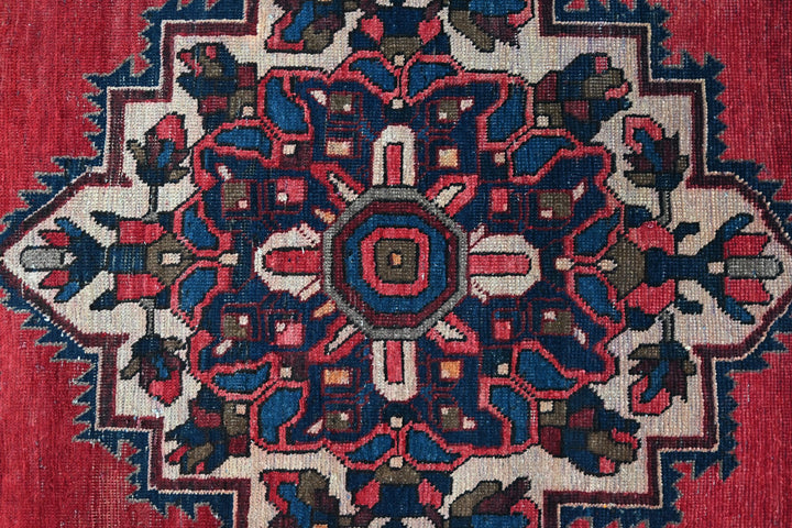 red Medium rug 5' 10" x 9' 1"