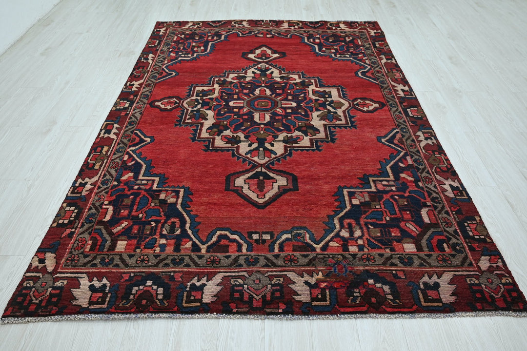 red Medium rug 5' 10" x 9' 1"