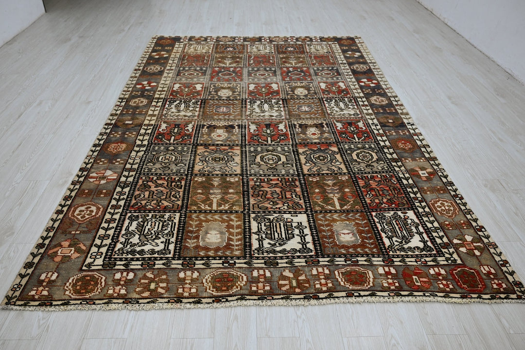 gray Large rug 6' 7" x 10' 0"