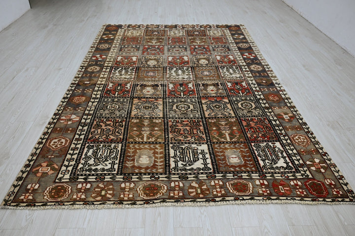 gray Large rug 6' 7" x 10' 0"