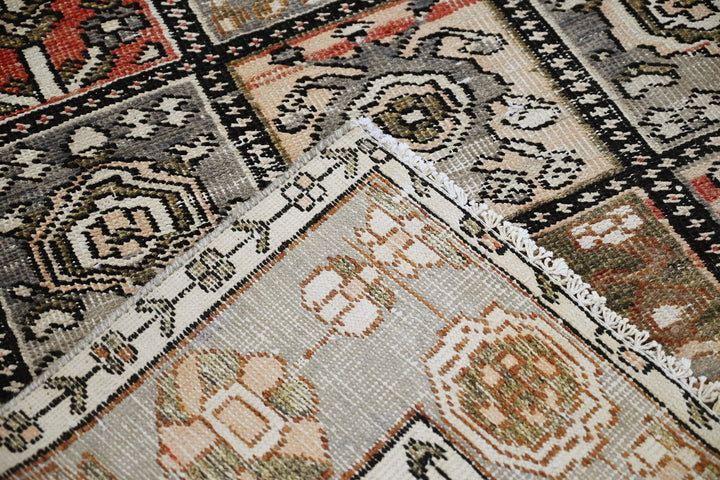 gray Large rug 6' 7" x 10' 0"