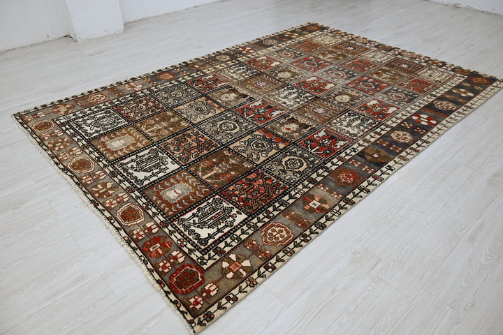 gray Large rug 6' 7" x 10' 0"