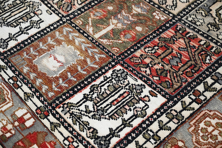 gray Large rug 6' 7" x 10' 0"