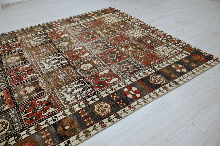 gray Large rug 6' 7" x 10' 0"