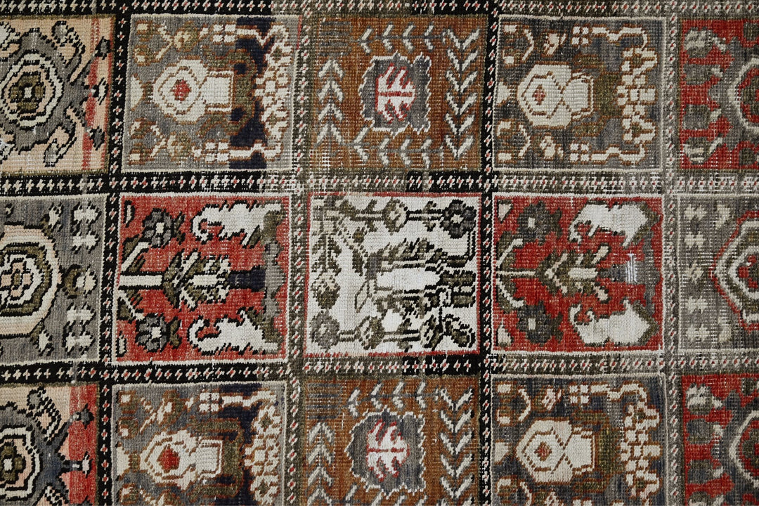 gray Large rug 6' 7" x 10' 0"