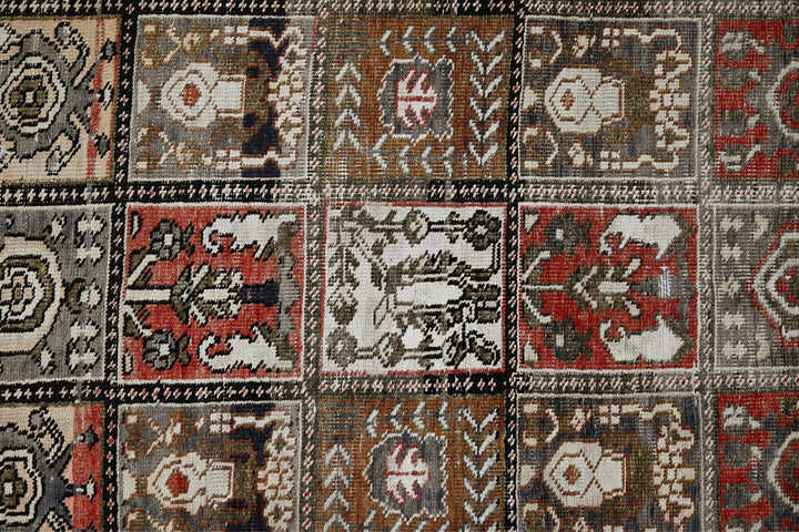 gray Large rug 6' 7" x 10' 0"