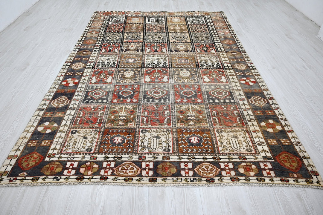gray Large rug 6' 7" x 10' 0"