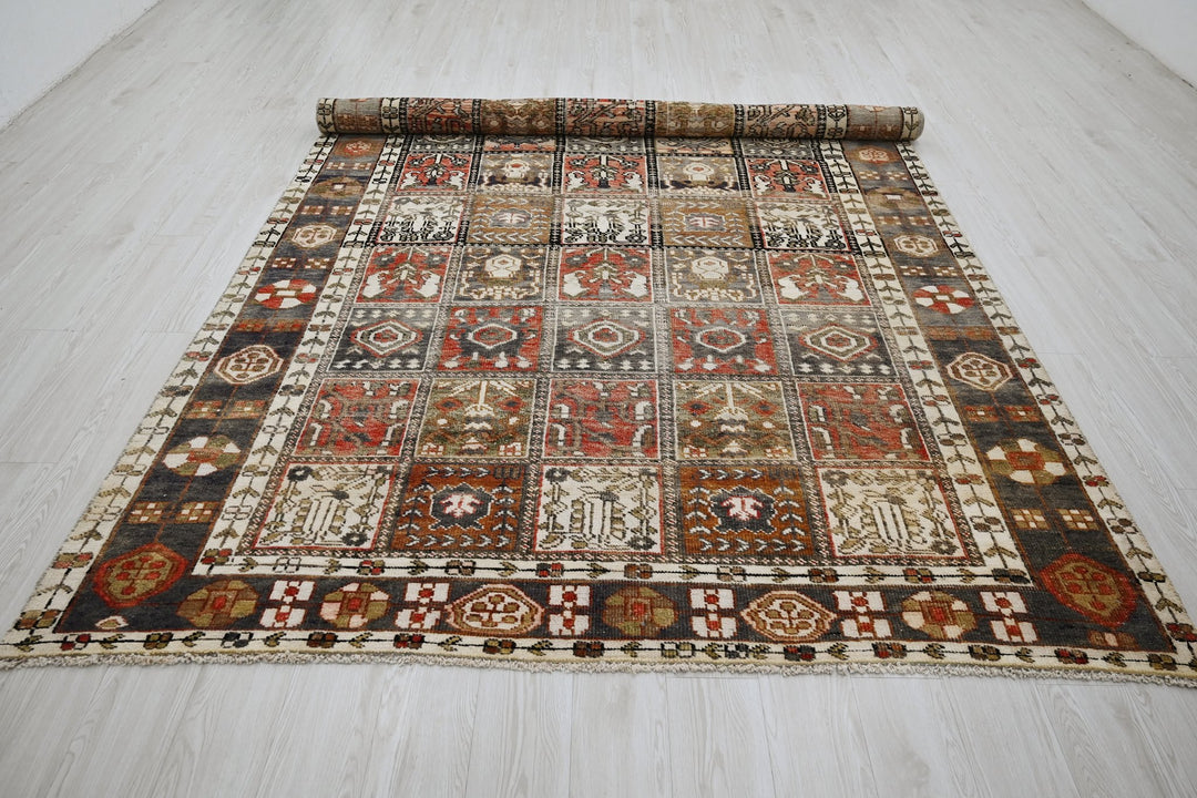 gray Large rug 6' 7" x 10' 0"