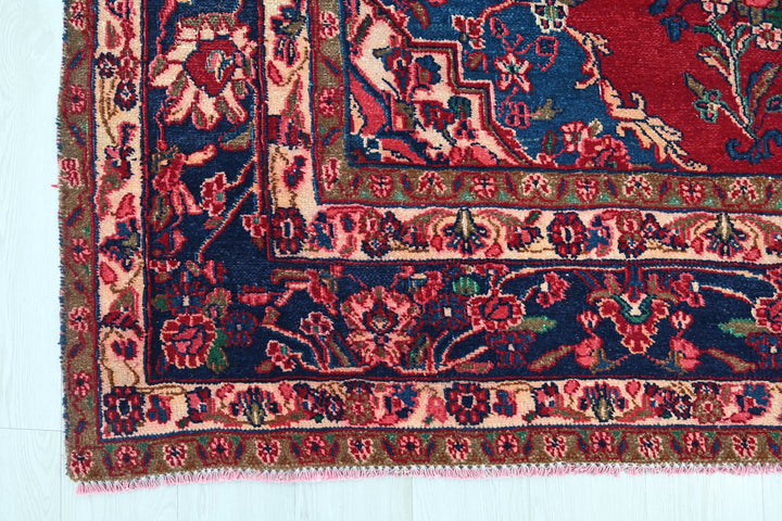 red Large rug 7' 5" x 10' 1"
