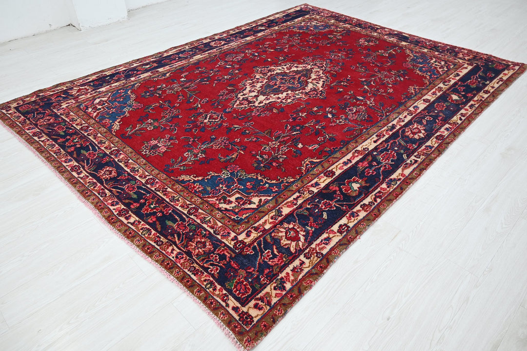 red Large rug 7' 5" x 10' 1"