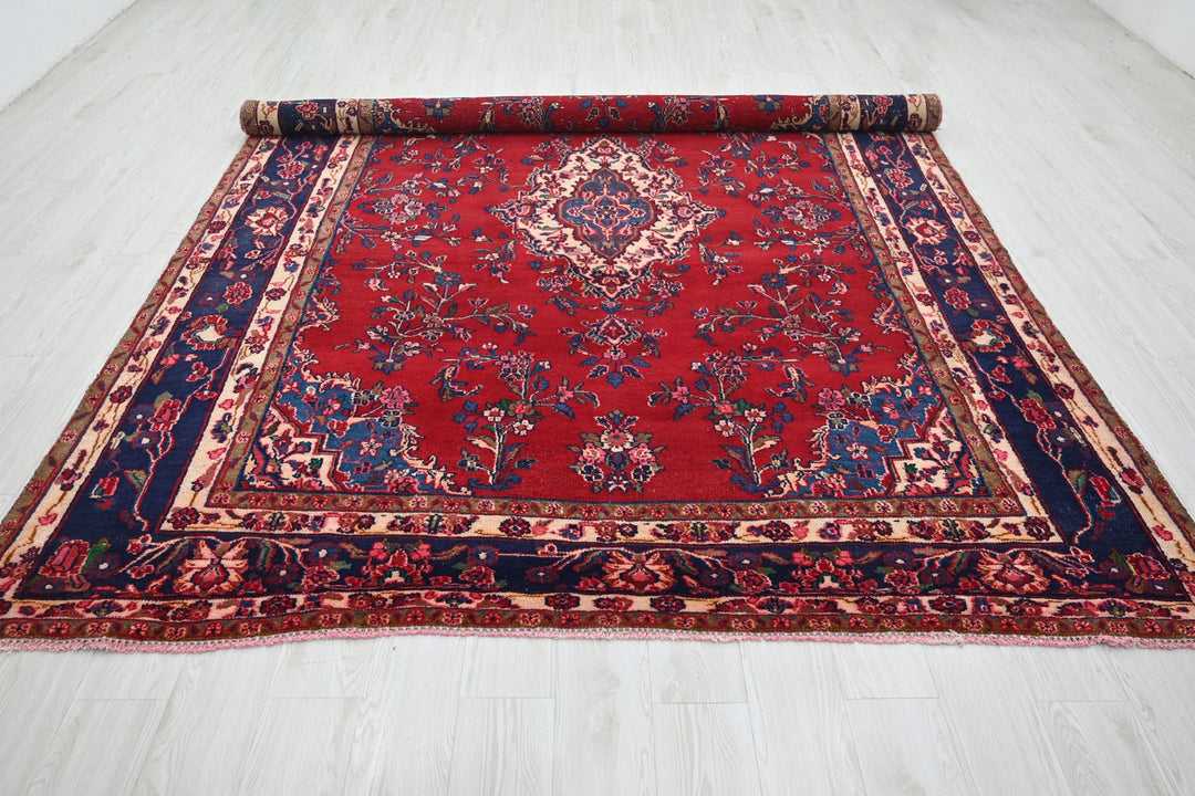 red Large rug 7' 5" x 10' 1"