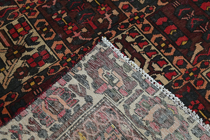 Medium rug 6' 1" x 9' 4"