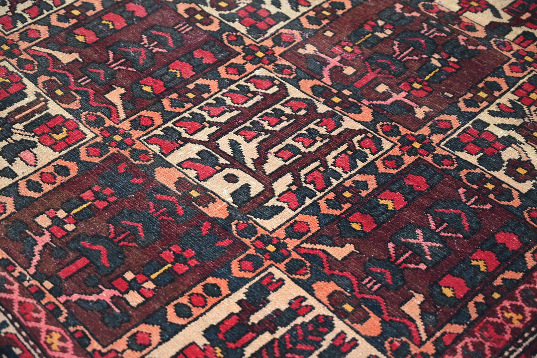 Medium rug 6' 1" x 9' 4"