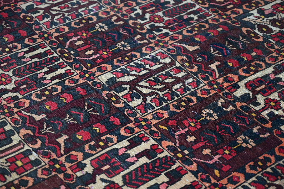 Medium rug 6' 1" x 9' 4"