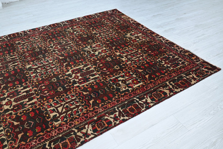 Medium rug 6' 1" x 9' 4"