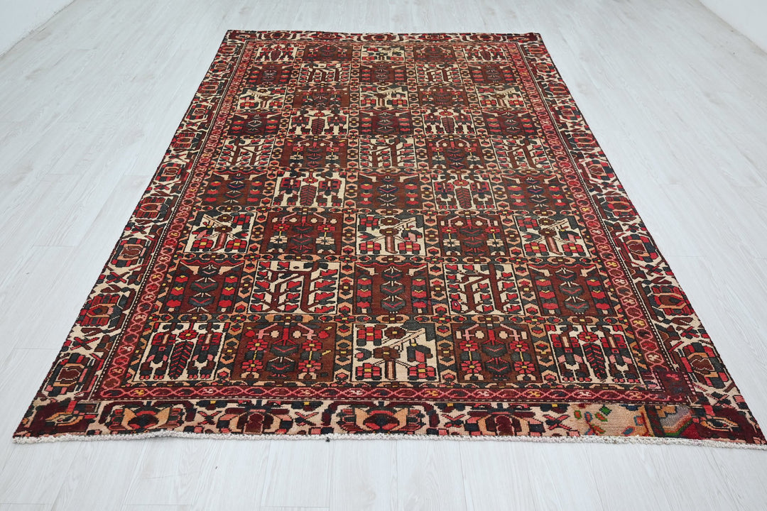Medium rug 6' 1" x 9' 4"