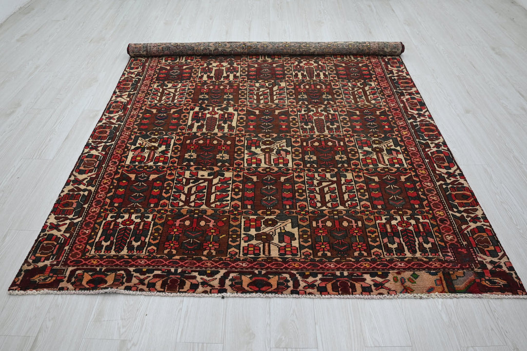 Medium rug 6' 1" x 9' 4"