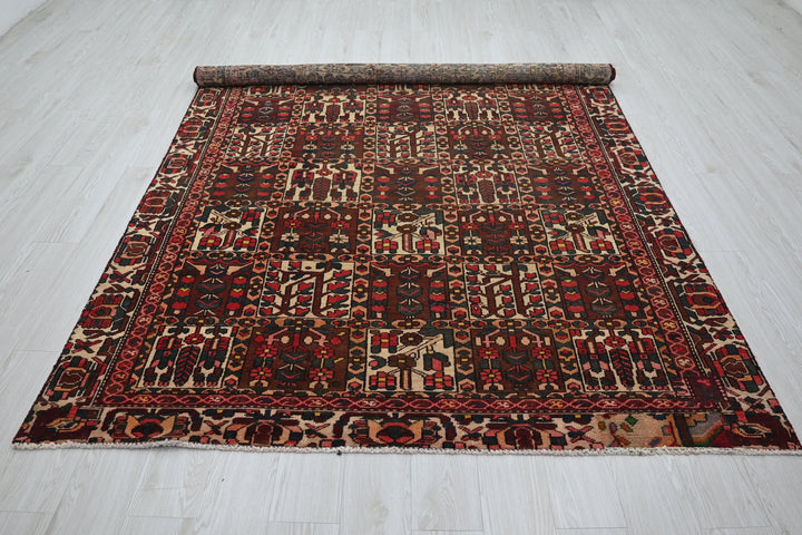 Medium rug 6' 1" x 9' 4"