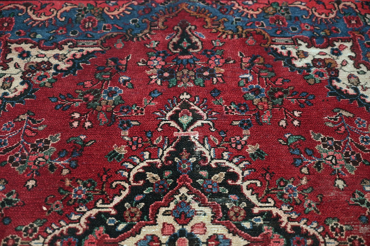 Large rug 6' 8" x 9' 10"