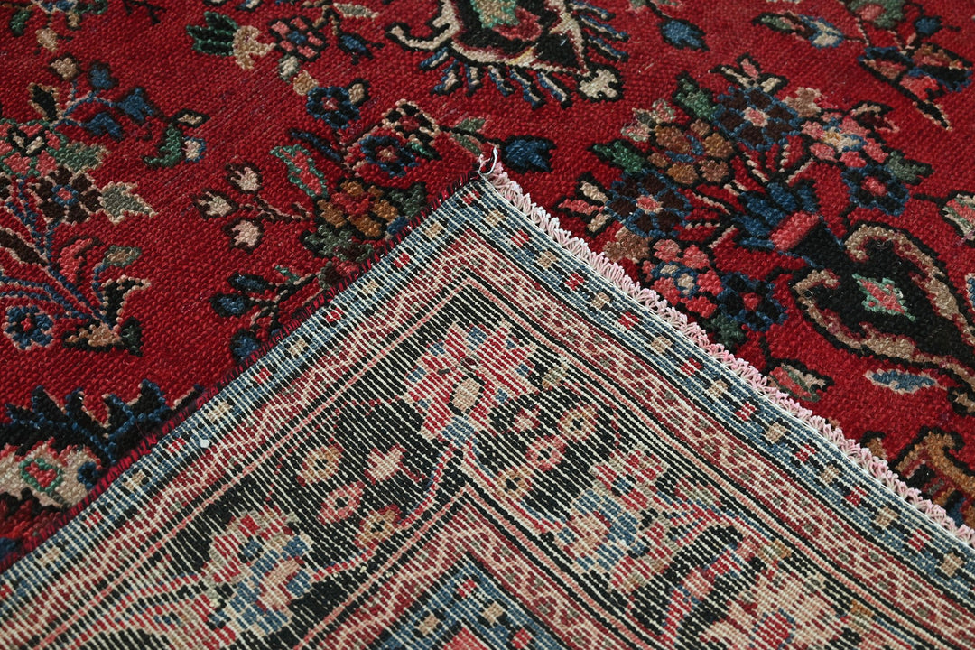 Large rug 6' 8" x 9' 10"