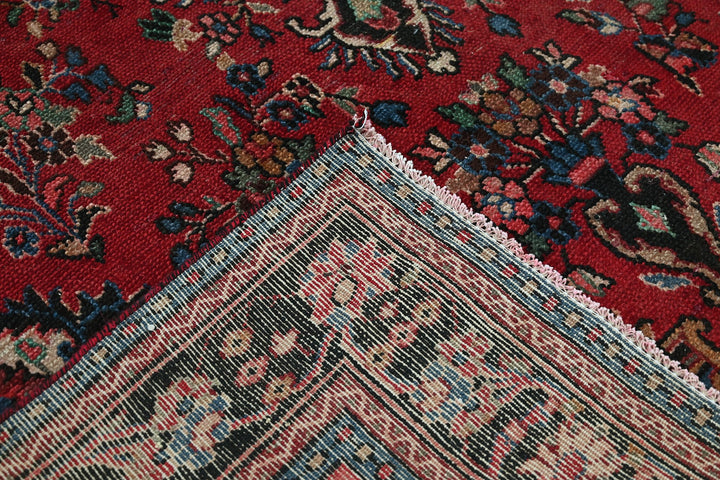 Large rug 6' 8" x 9' 10"