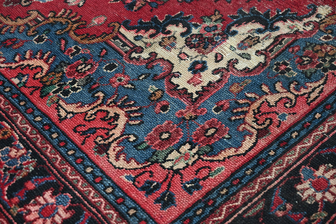 Large rug 6' 8" x 9' 10"