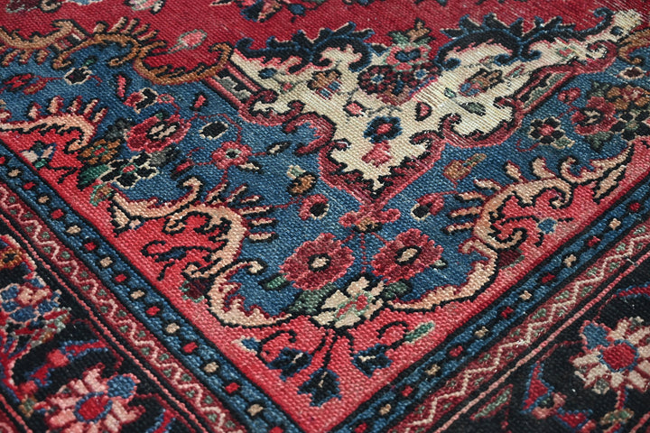 Large rug 6' 8" x 9' 10"