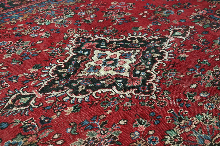 Large rug 6' 8" x 9' 10"